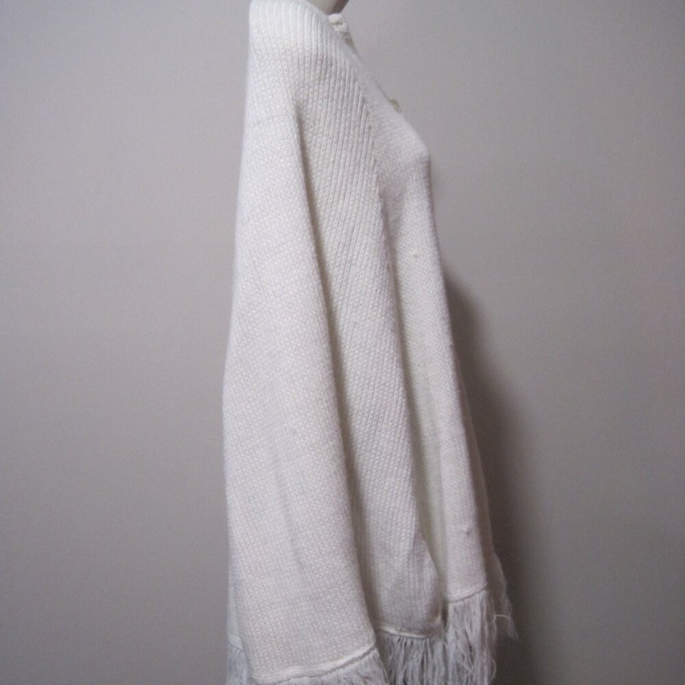 Vintage Unbranded Women's Size Large Cream Knit Arm Holes Button Sweater Poncho - Picture 8 of 8